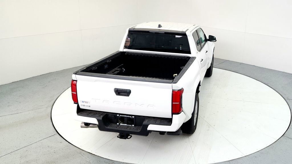 Certified 2025 Toyota Tacoma SR5 AWD/4WD image 15