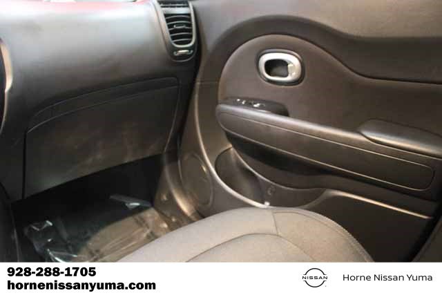 Used 2017 Kia Soul + image 11