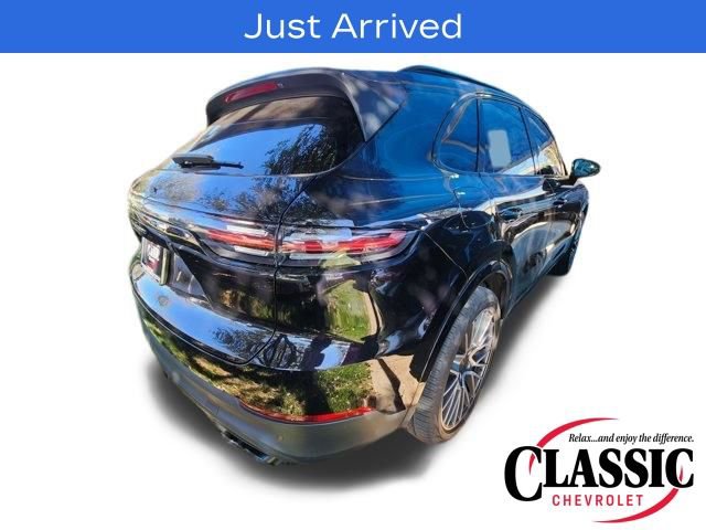 Used 2022 Porsche Cayenne Platinum Edition image 10