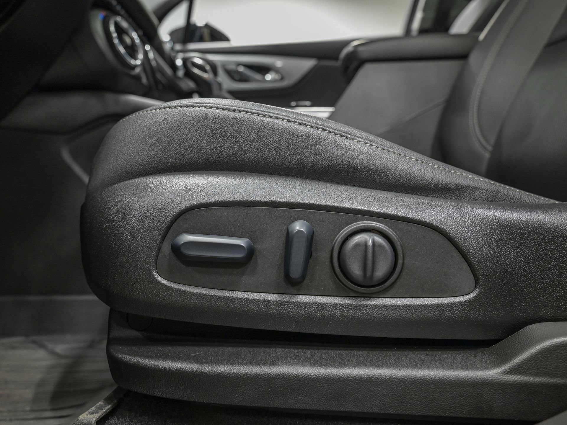 Used 2024 Chevrolet Blazer LT w/ Sound & Technology Package AWD/4WD image 14