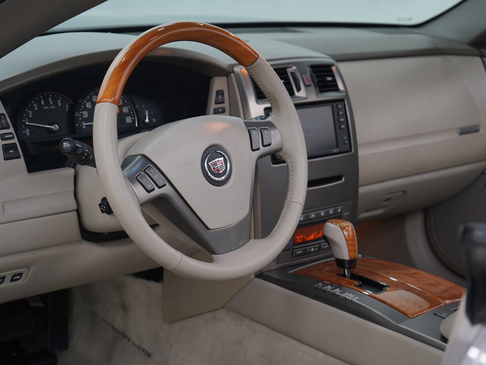 Used 2005 Cadillac XLR image 25