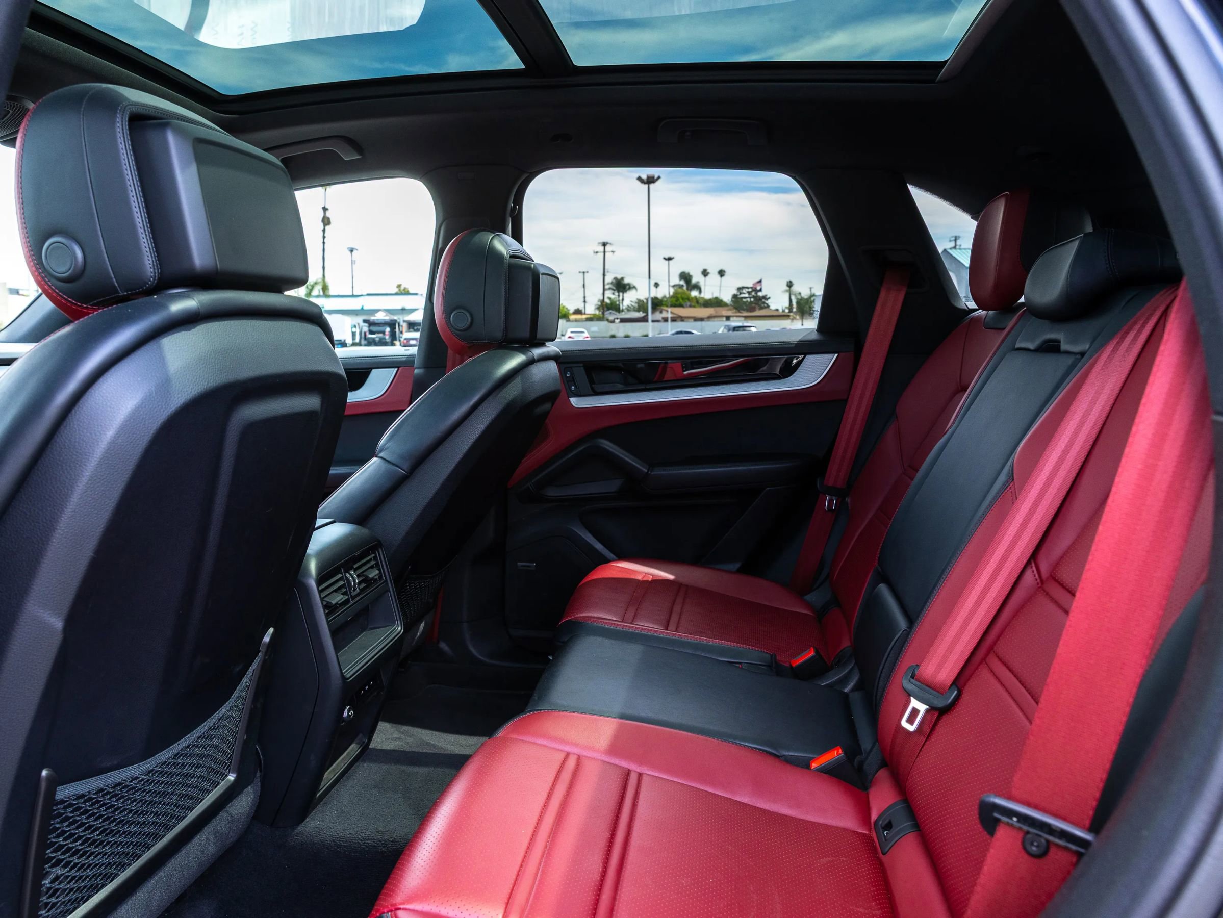 Used 2024 Porsche Cayenne image 31