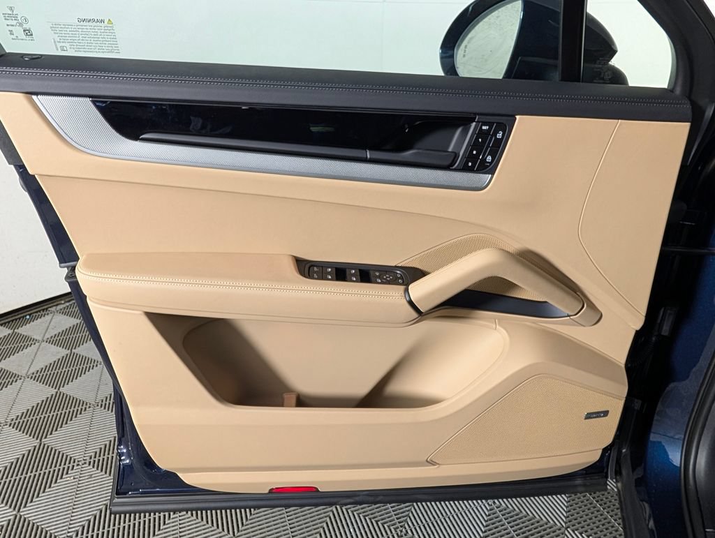 New 2026 Porsche Cayenne Coupe AWD/4WD image 25