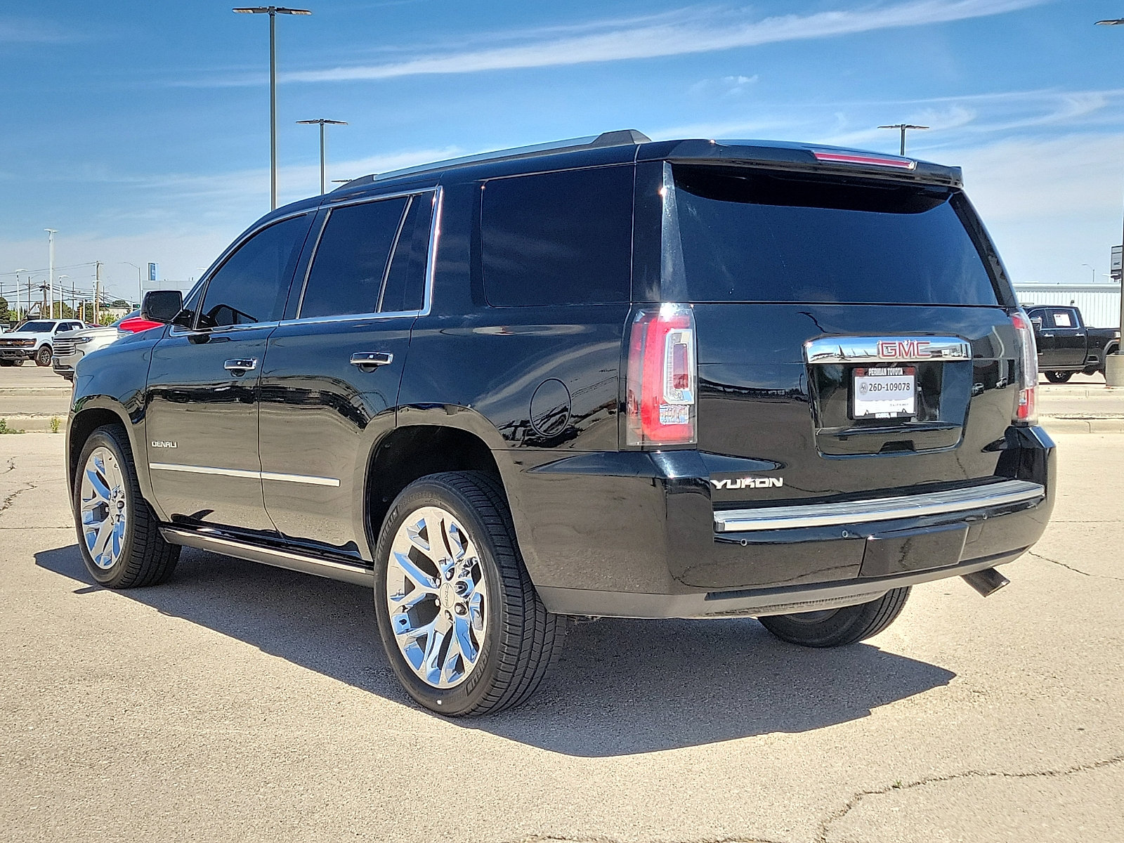 Used 2019 GMC Yukon Denali w/ Denali Ultimate Package image 3