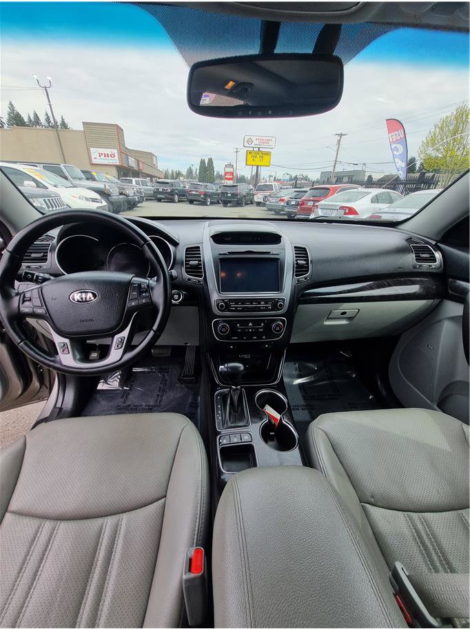 Used 2015 Kia Sorento SX image 17