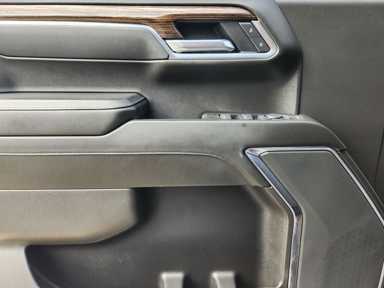 Used 2025 GMC Sierra 1500 Elevation image 22