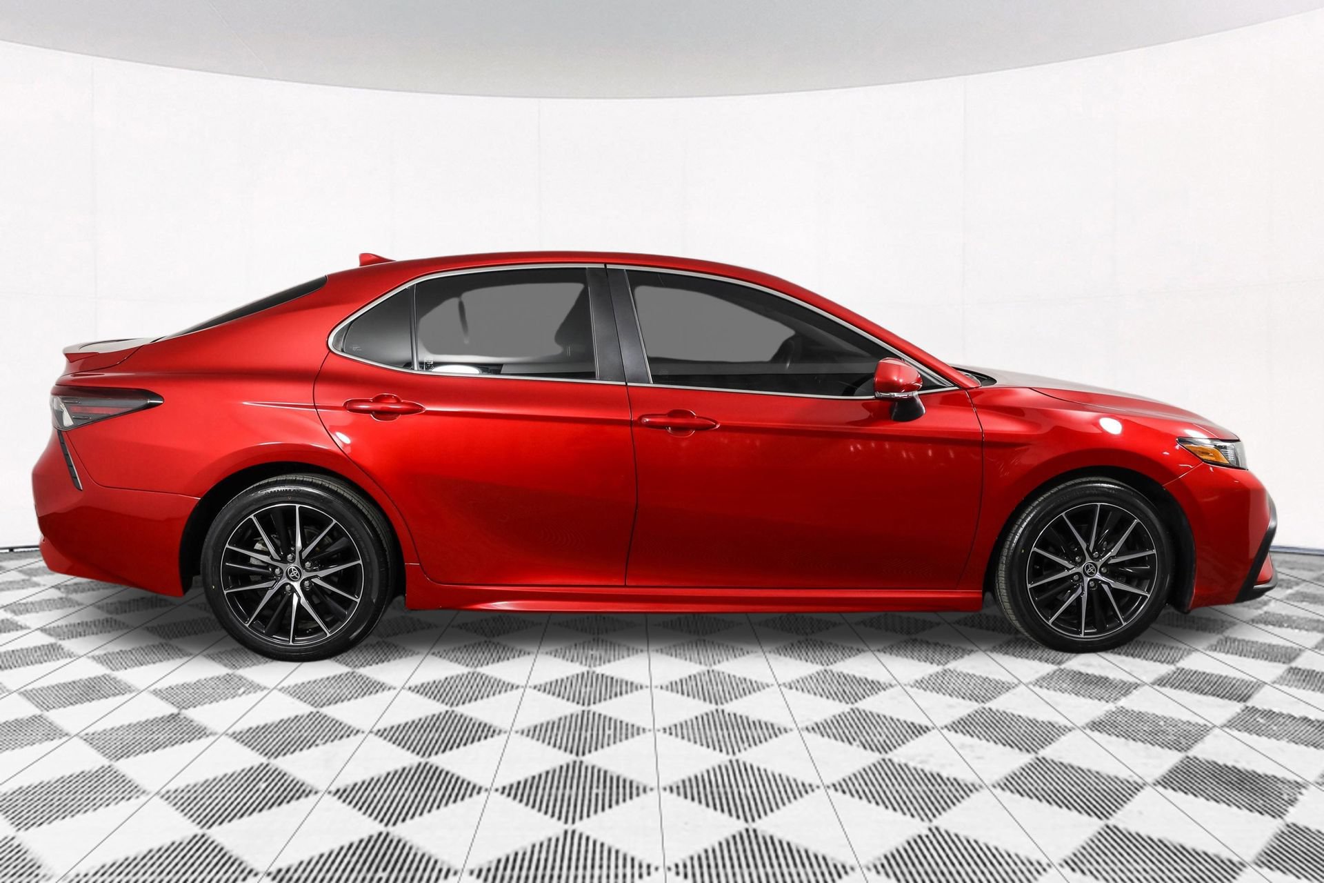 Used 2023 Toyota Camry SE FWD image 13
