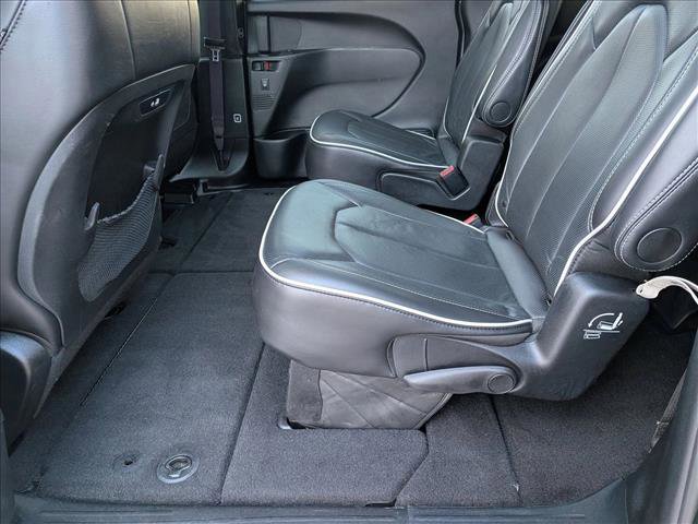 Used 2025 Chrysler Pacifica Limited FWD image 17