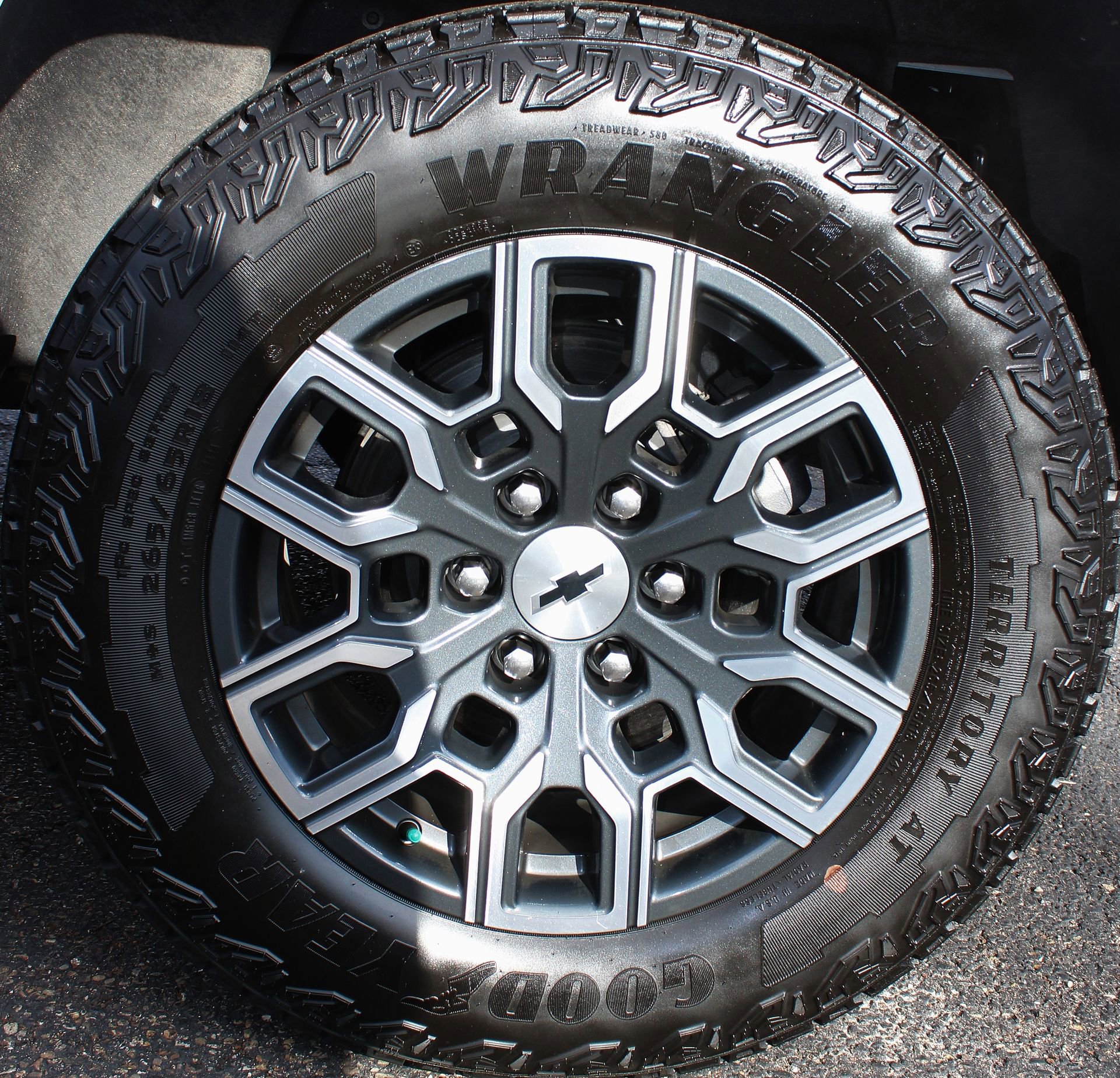 Used 2024 Chevrolet Colorado Z71 w/ Z71 Convenience Package 2 image 11