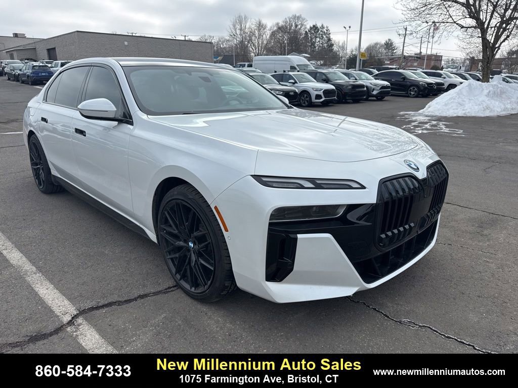 Used 2023 BMW i7 xDrive60 image 1