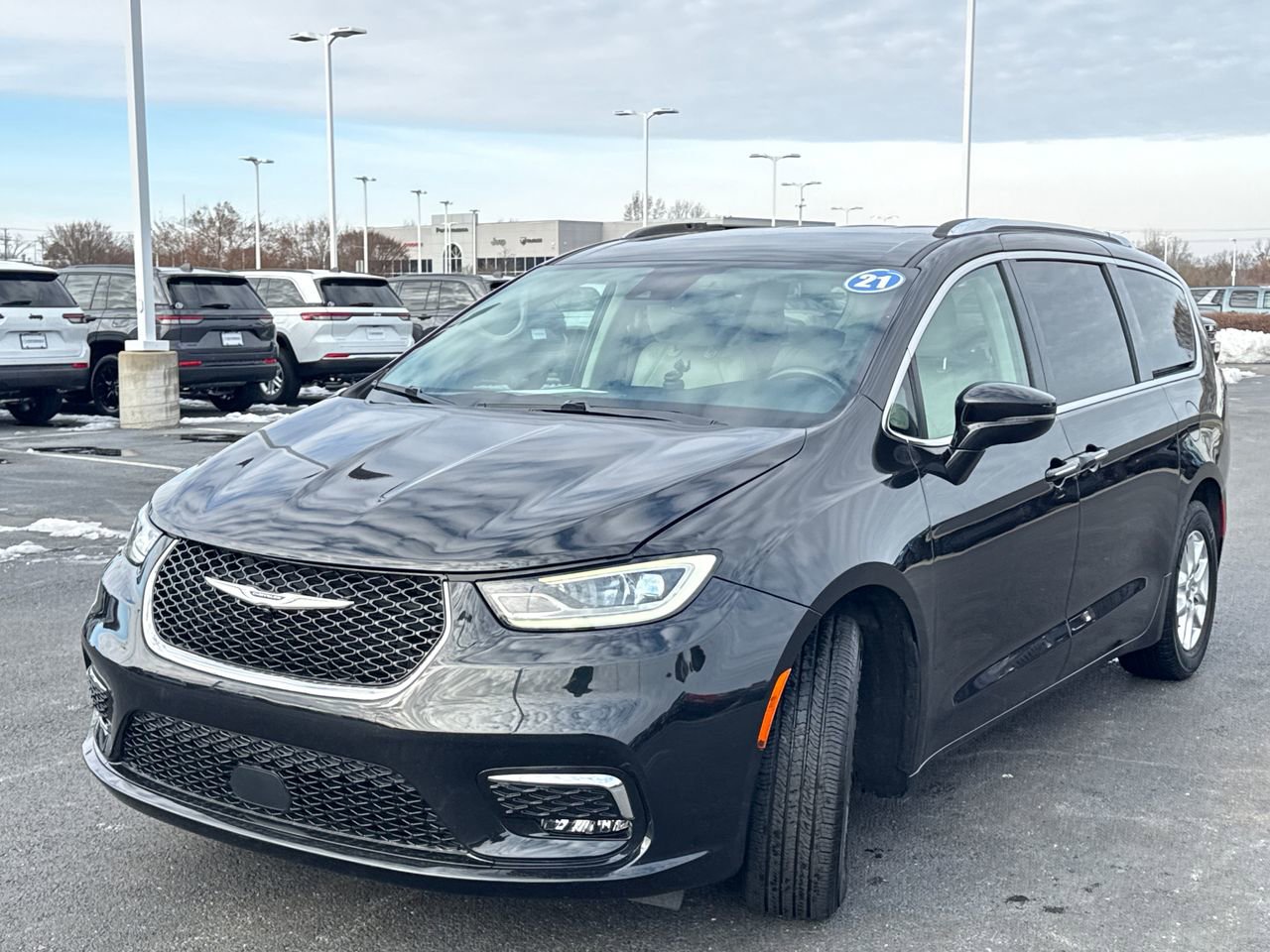 Used 2021 Chrysler Pacifica Touring-L image 7