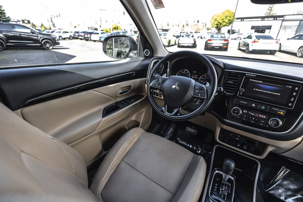 Used 2017 Mitsubishi Outlander GT AWD/4WD image 23