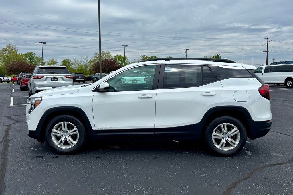 Used 2023 GMC Terrain SLE w/ Driver Convenience Package FWD image 4