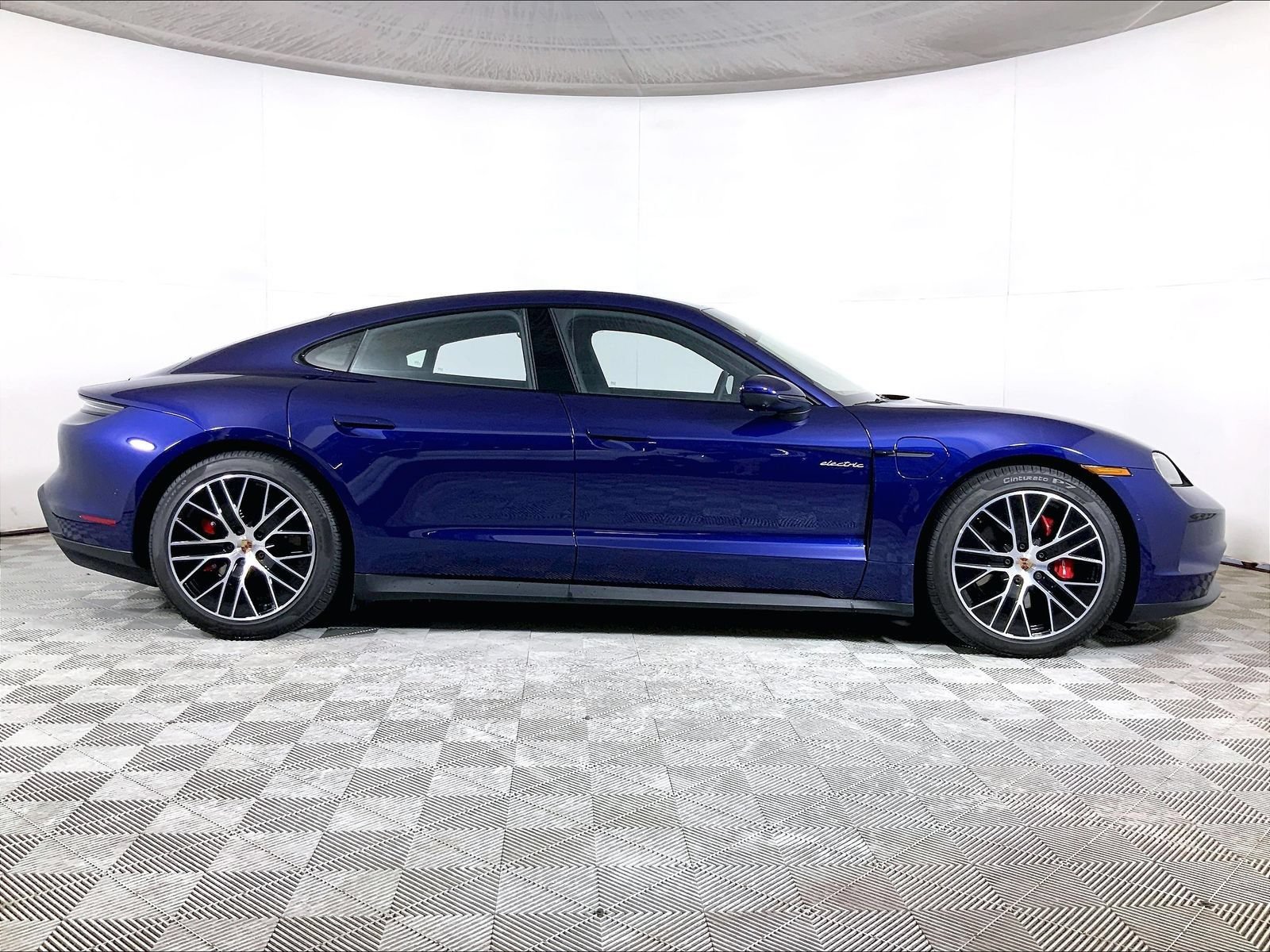 Used 2025 Porsche Taycan 4S AWD/4WD image 3