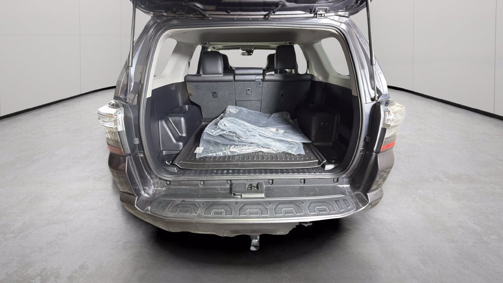 Used 2022 Toyota 4Runner SR5 Premium w/ Moonroof Package RWD image 32
