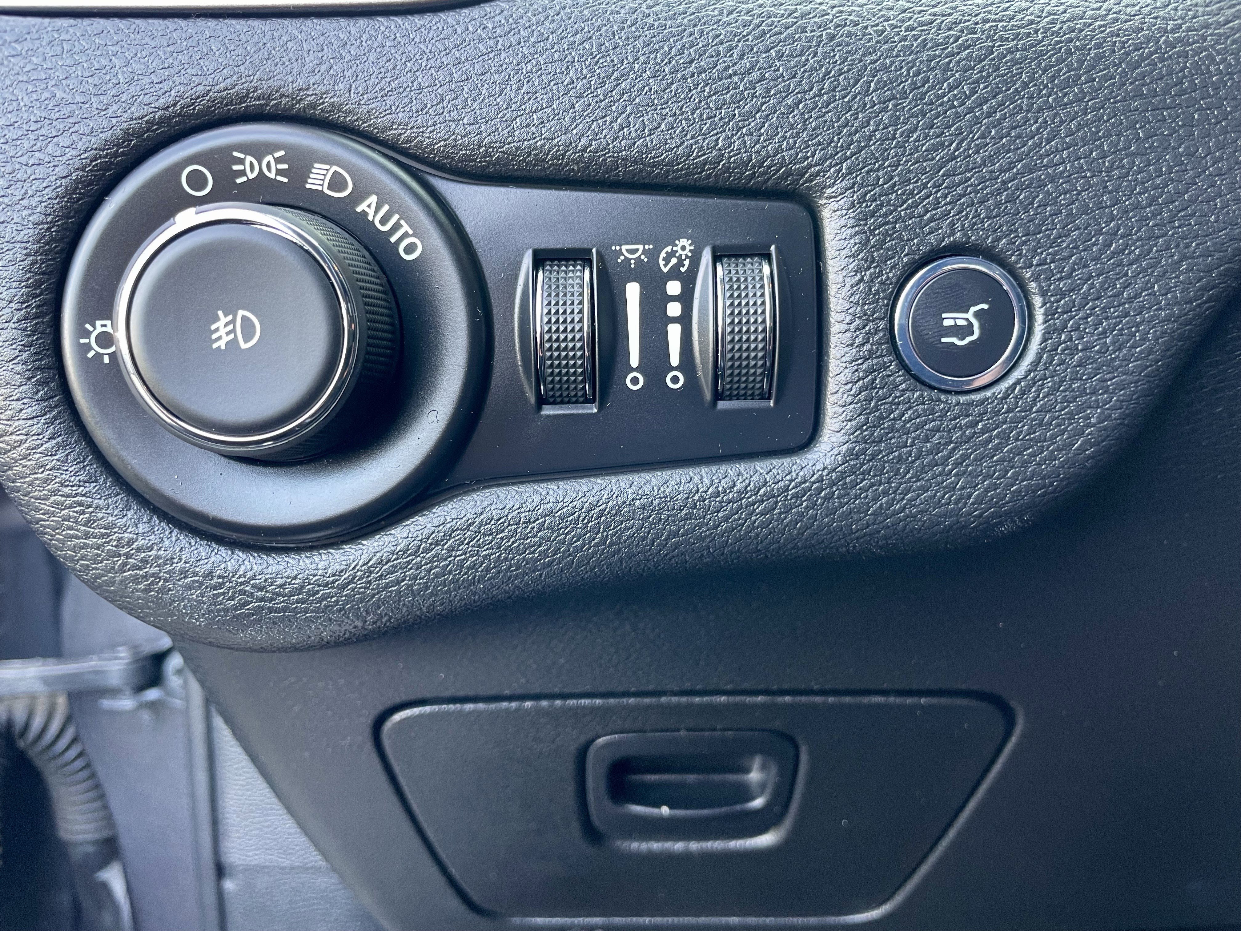 Used 2019 Jeep Cherokee Limited image 36