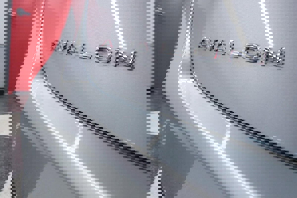 Used 2018 Toyota Avalon XLE Premium FWD image 32