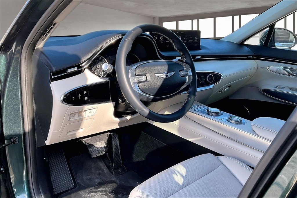 Used 2023 Genesis GV70 2.5T Select w/ Select Package image 16