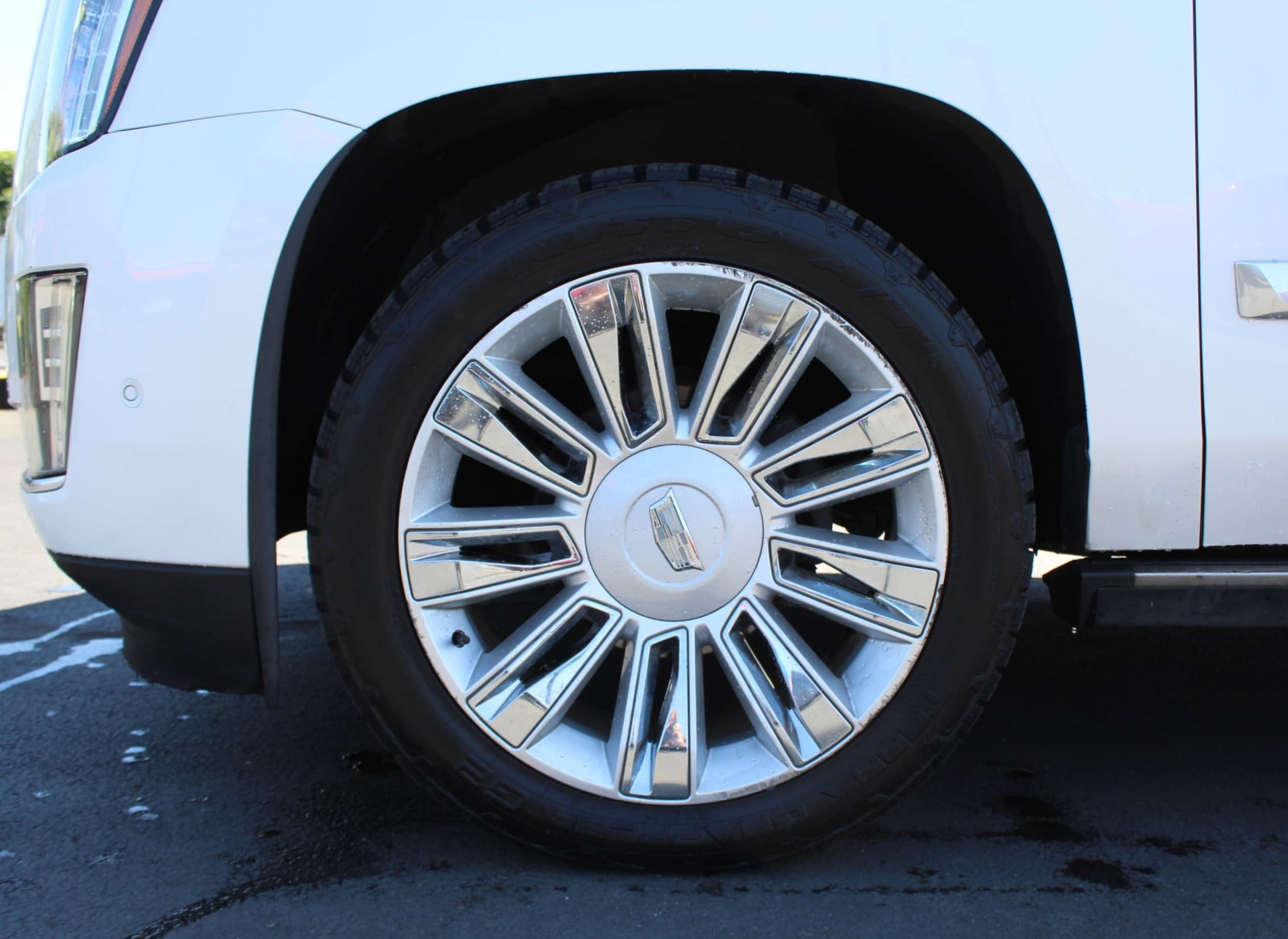Used 2018 Cadillac Escalade Platinum AWD/4WD image 9