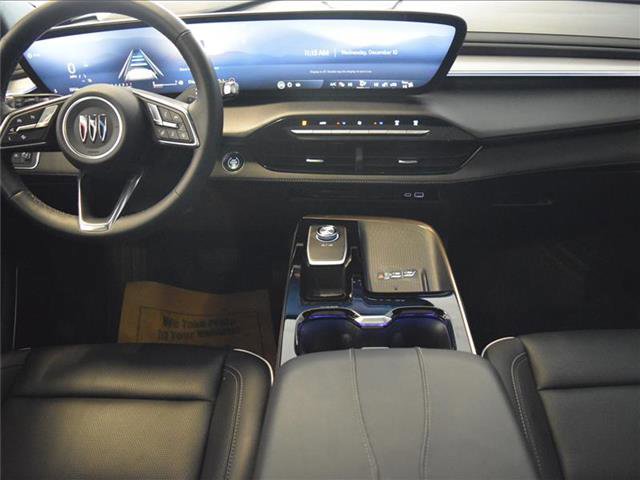 Used 2025 Buick Enclave Avenir w/ Trailering Package, 5000 lbs. image 26