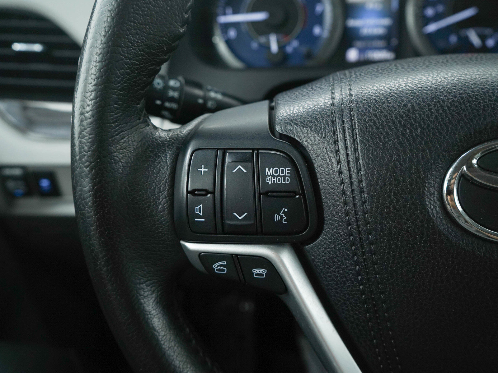 Used 2015 Toyota Sienna XLE image 24