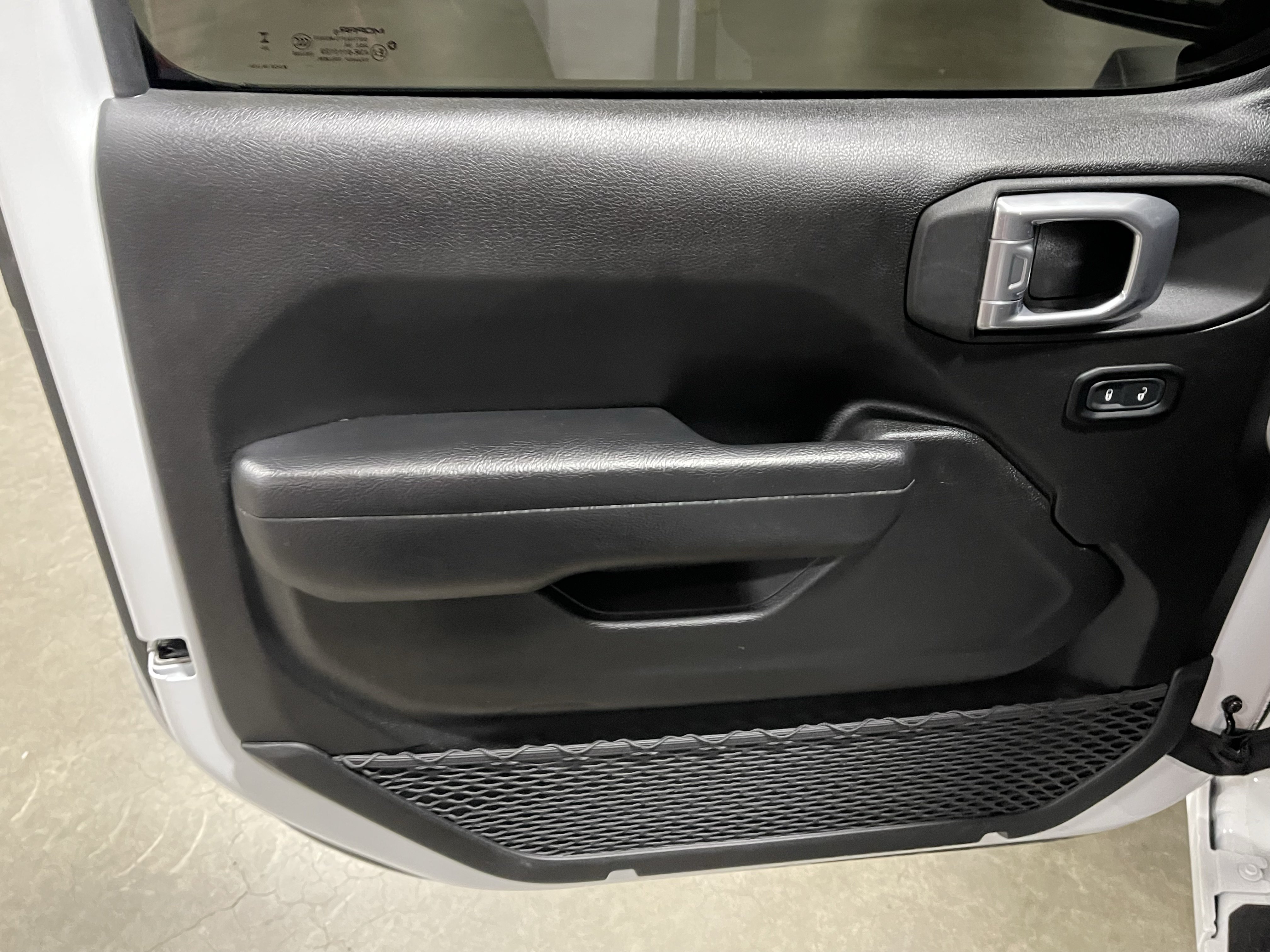 Certified 2025 Jeep Wrangler Sport AWD/4WD image 14