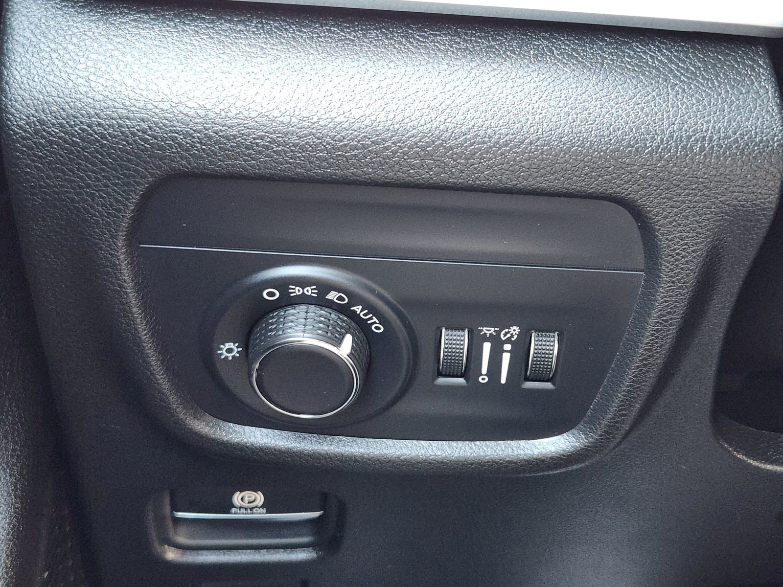 Used 2025 Jeep Grand Cherokee Laredo w/ Luxury Tech Group I image 23