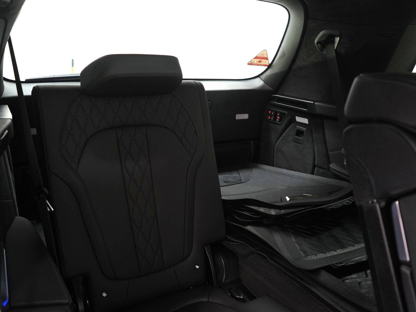 Used 2024 BMW X7 M60i w/ Climate Comfort Package image 11