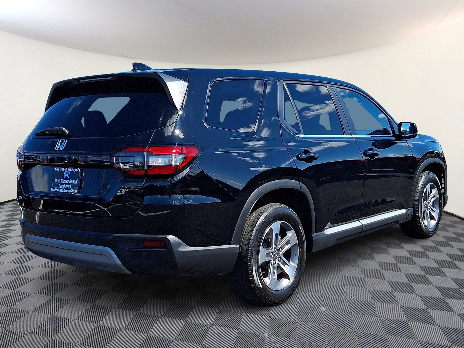 Used 2025 Honda Pilot EX-L image 7