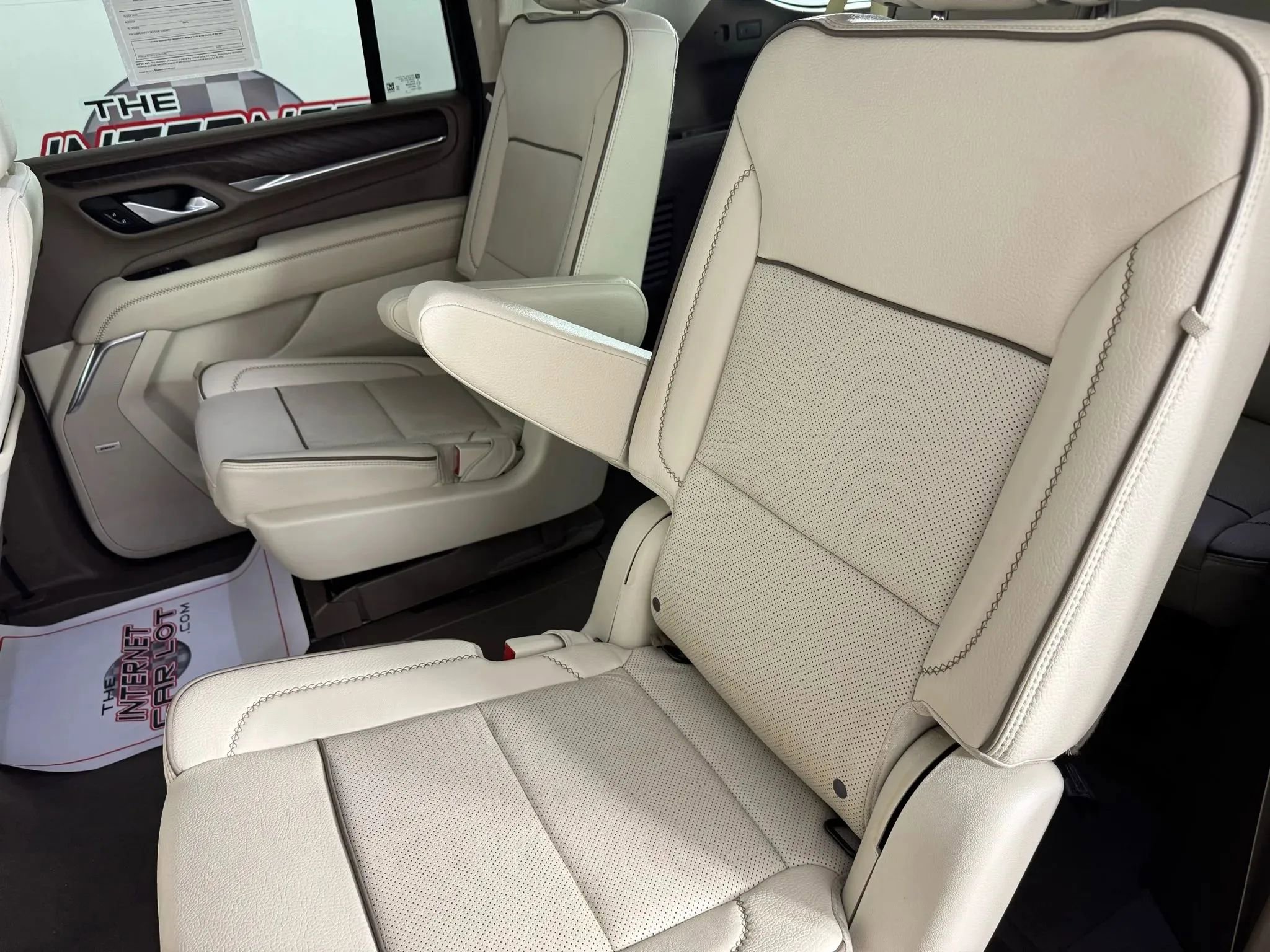 Used 2022 GMC Yukon XL Denali w/ Denali Premium Package image 40