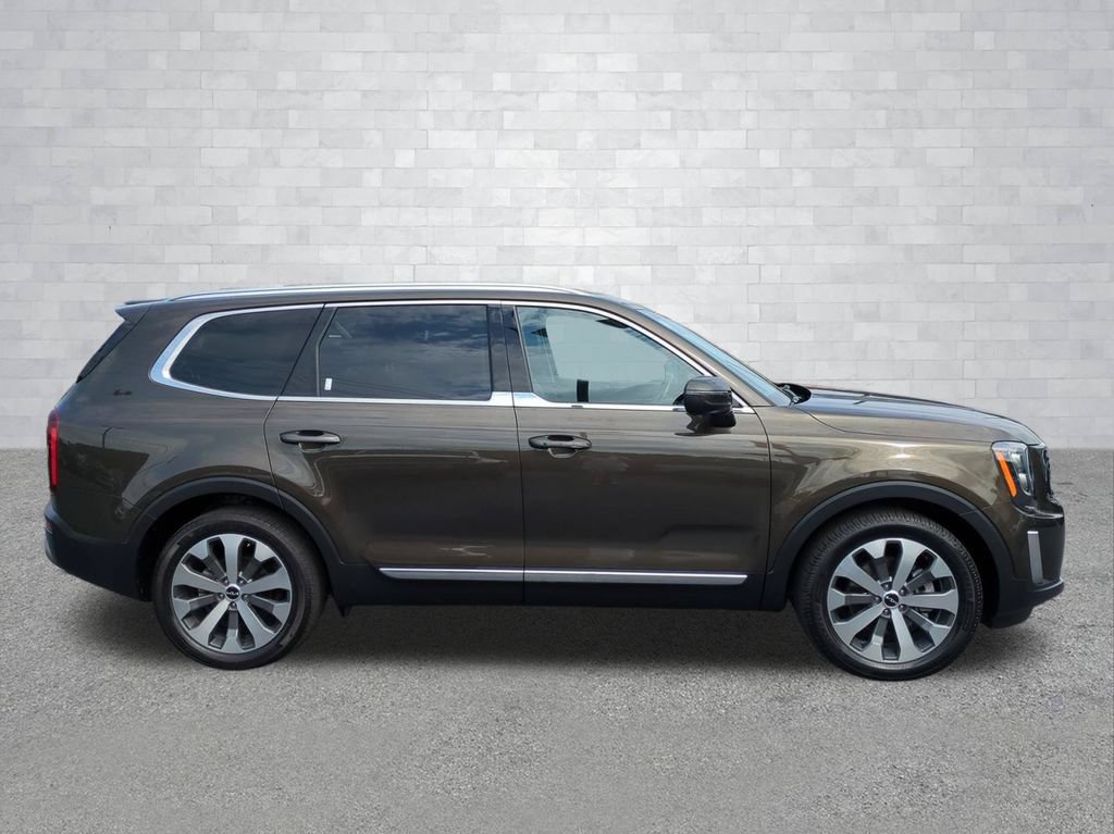 Used 2022 Kia Telluride EX w/ EX Premium Package AWD/4WD image 3