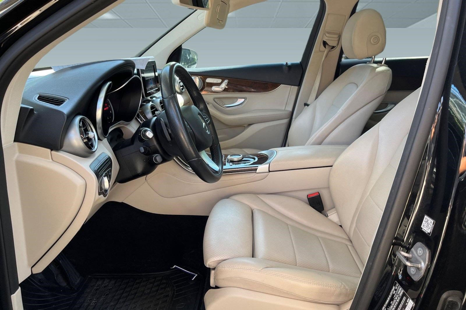 Used 2018 Mercedes-Benz GLC 300 4MATIC image 3