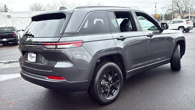 New 2026 Jeep Grand Cherokee Laredo image 6