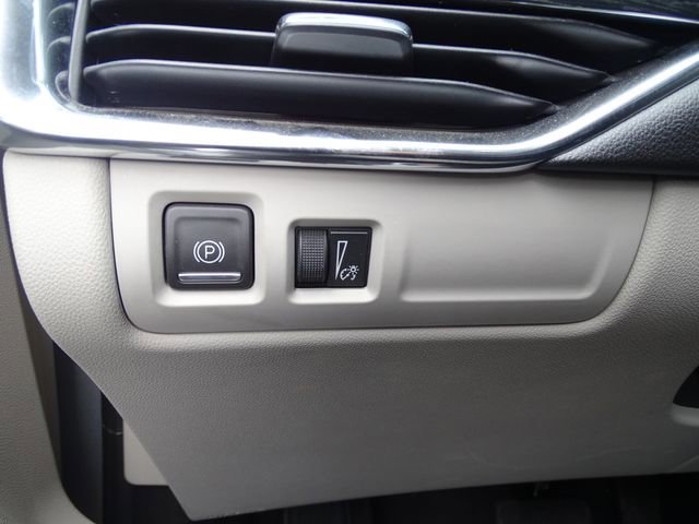 Used 2020 Cadillac XT4 Premium Luxury w/ Driver Awareness Package image 19