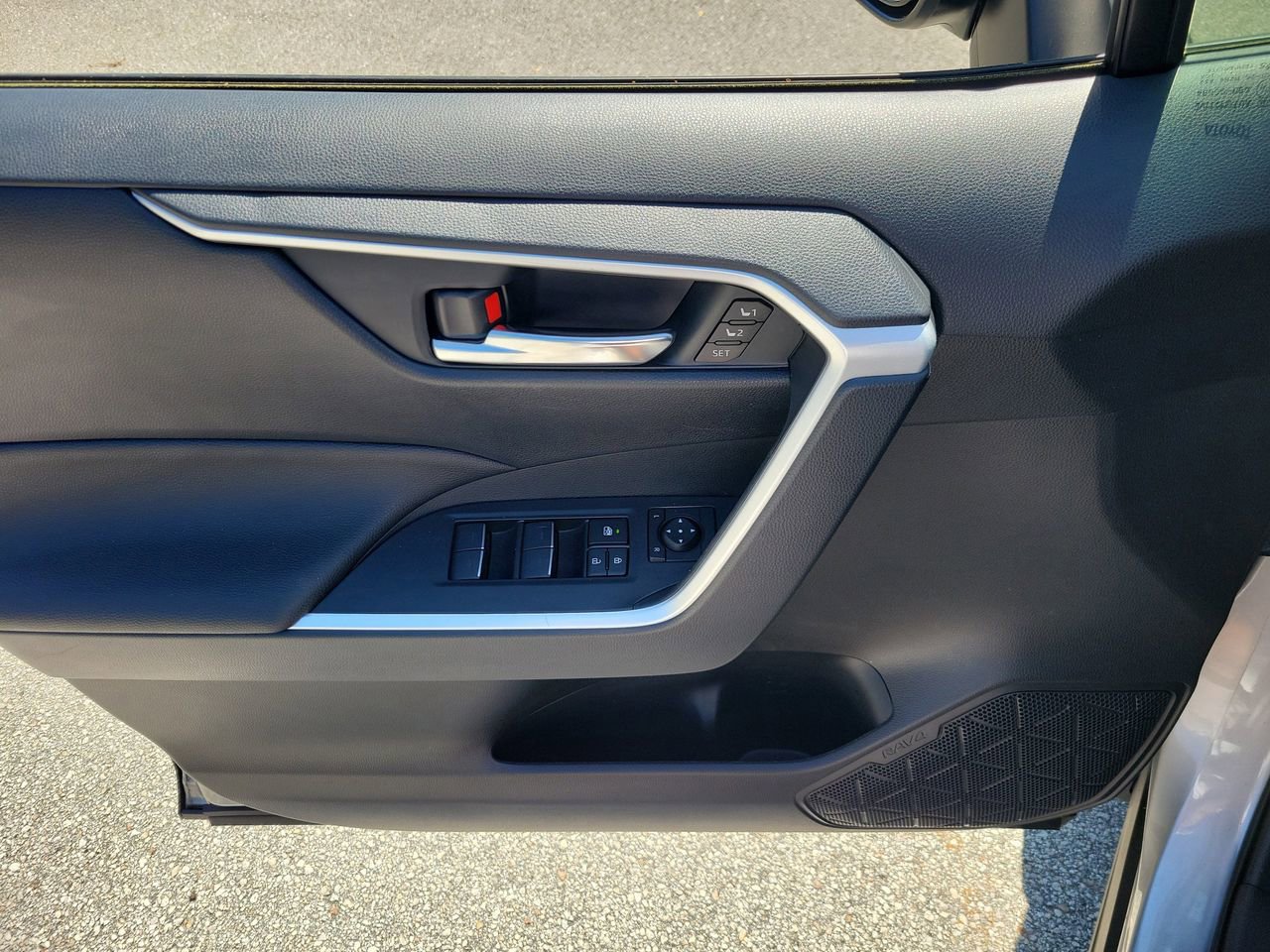 Used 2023 Toyota RAV4 XLE Premium image 14