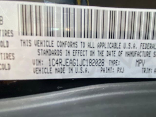 Used 2018 Jeep Grand Cherokee Laredo image 28