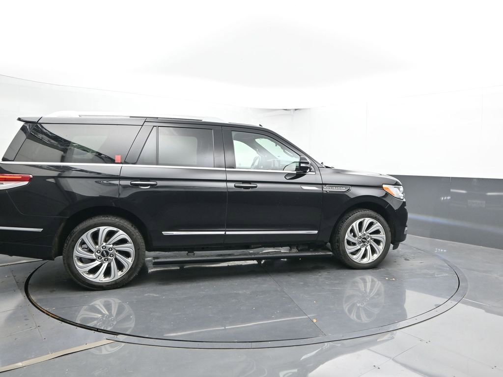 Used 2024 Lincoln Navigator Premiere image 13