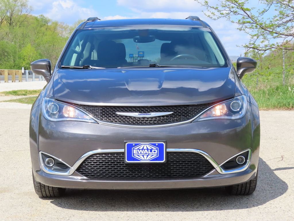 Used 2019 Chrysler Pacifica Touring Plus w/ Tire & Wheel Group FWD image 13