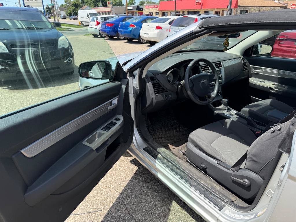 Used 2009 Chrysler Sebring LX w/ Convenience Group FWD image 13