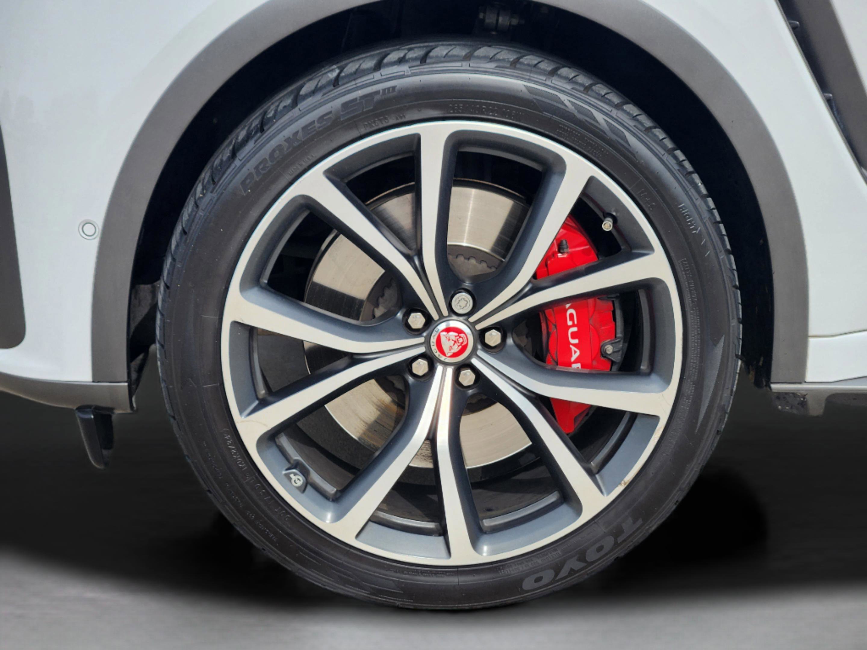 Used 2022 Jaguar F-PACE SVR image 36