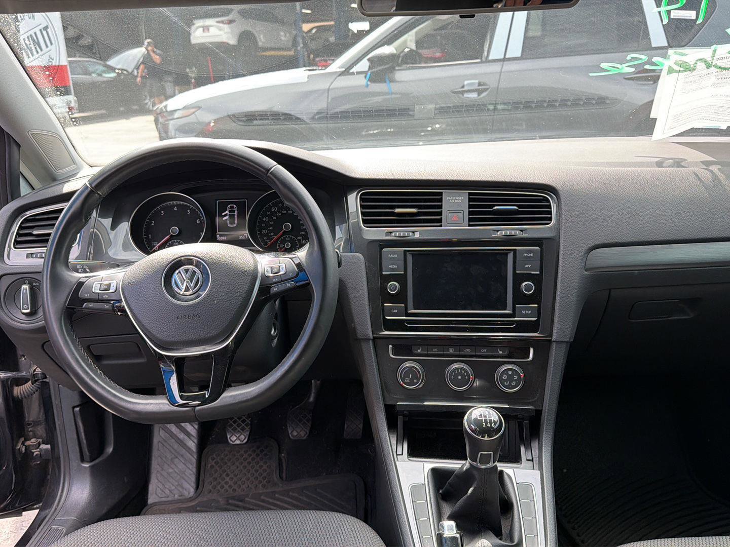 Used 2019 Volkswagen Golf S w/ Driver Assistance Package image 9