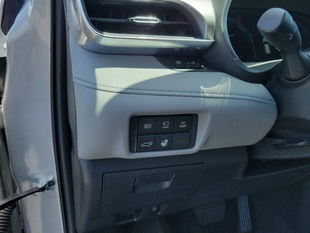 Used 2023 Toyota Highlander Platinum AWD/4WD image 18