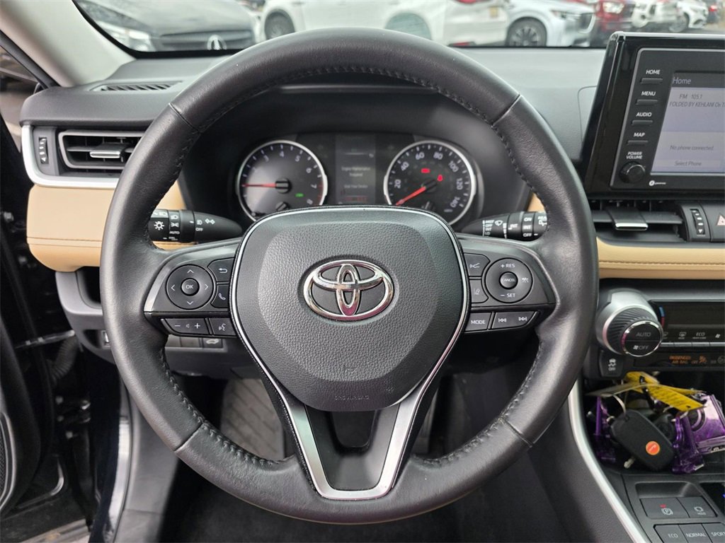 Used 2020 Toyota RAV4 XLE Premium image 16