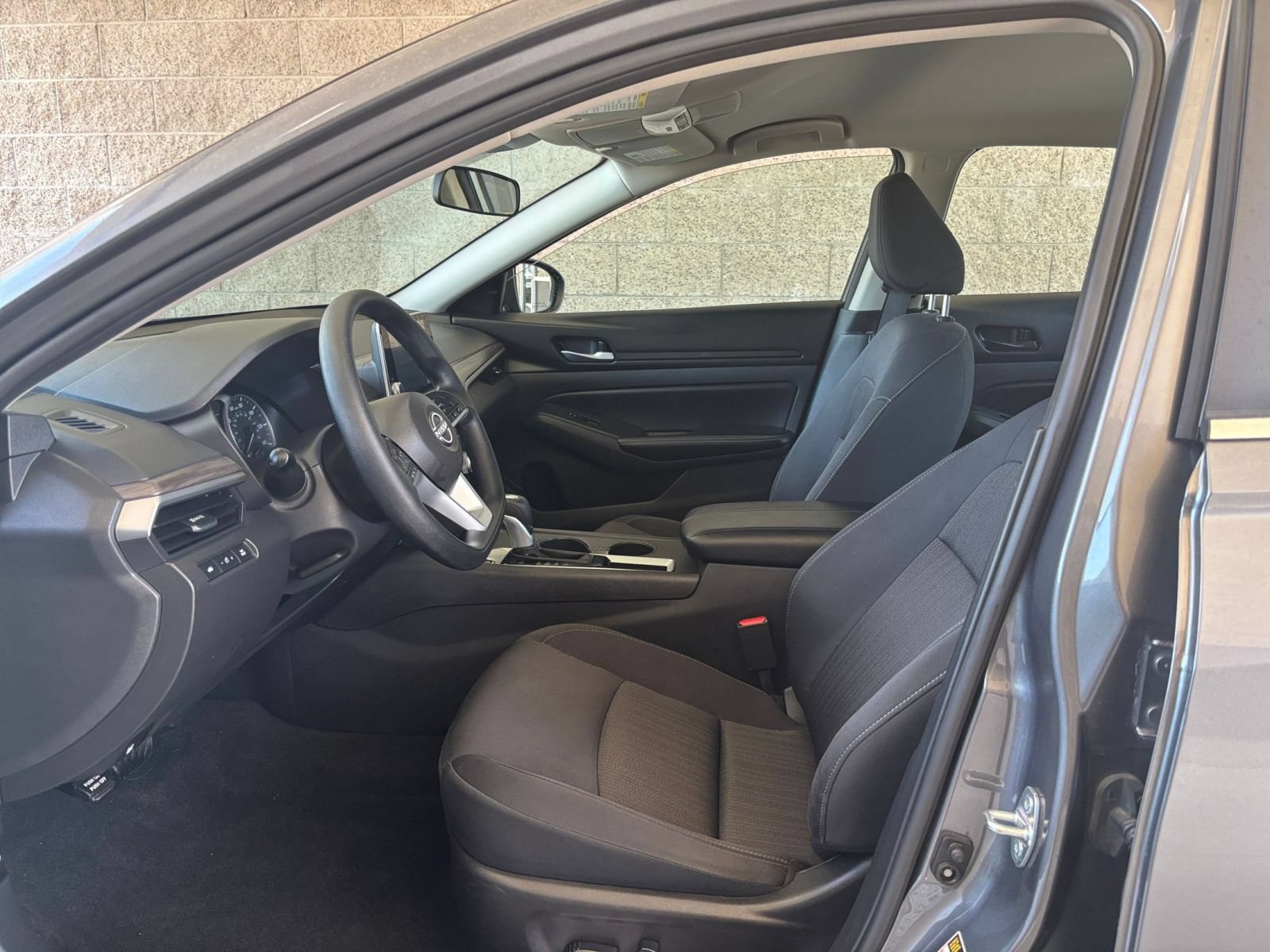 Used 2025 Nissan Altima 2.5 SV FWD image 27
