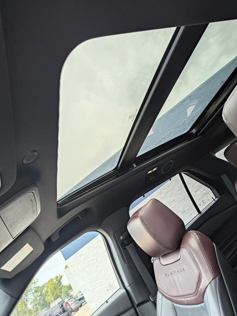 Used 2020 Ford Explorer Platinum w/ Premium Technology Package image 12