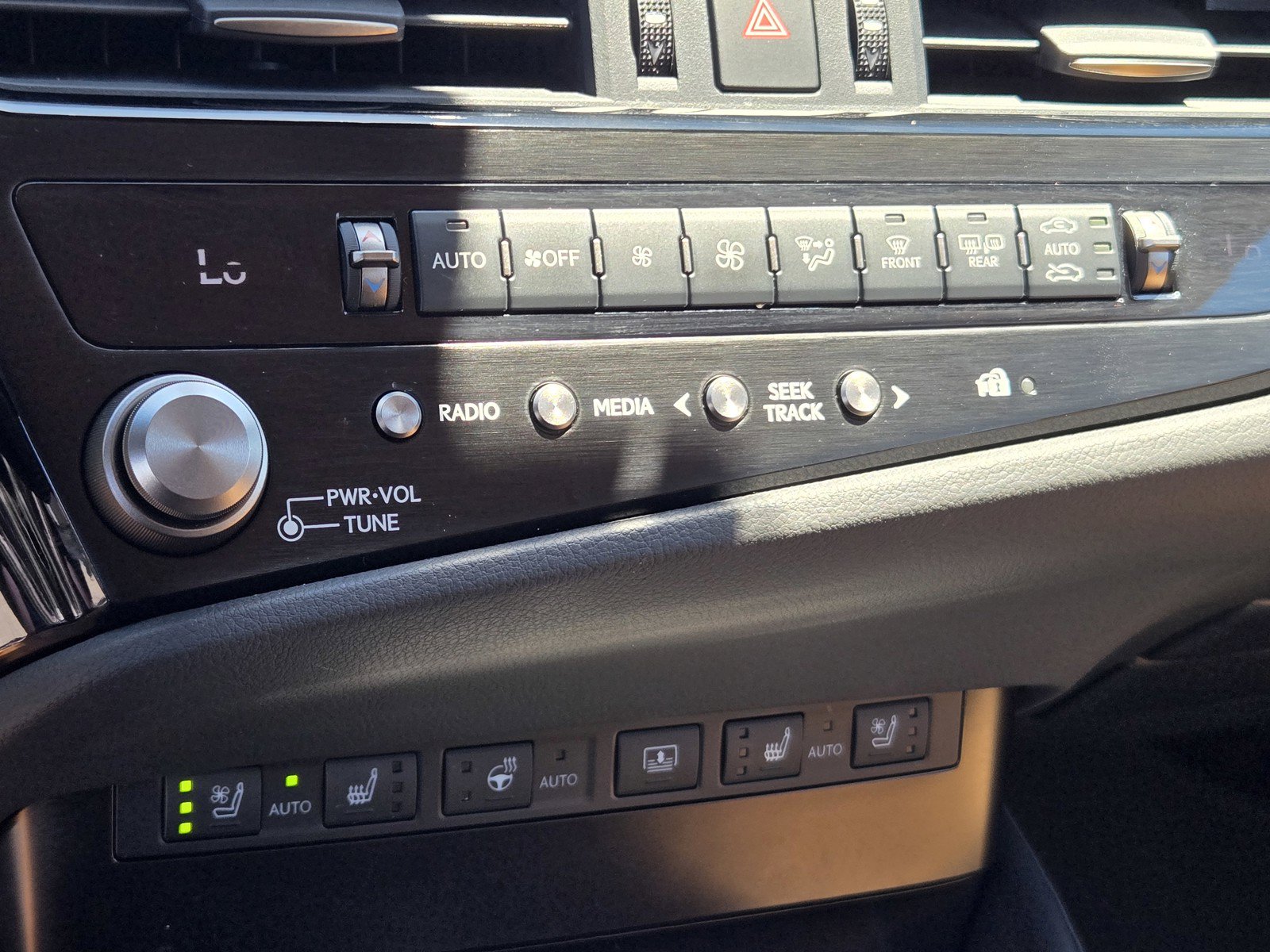 Certified 2024 Lexus ES 300h w/ Premium Package FWD image 19