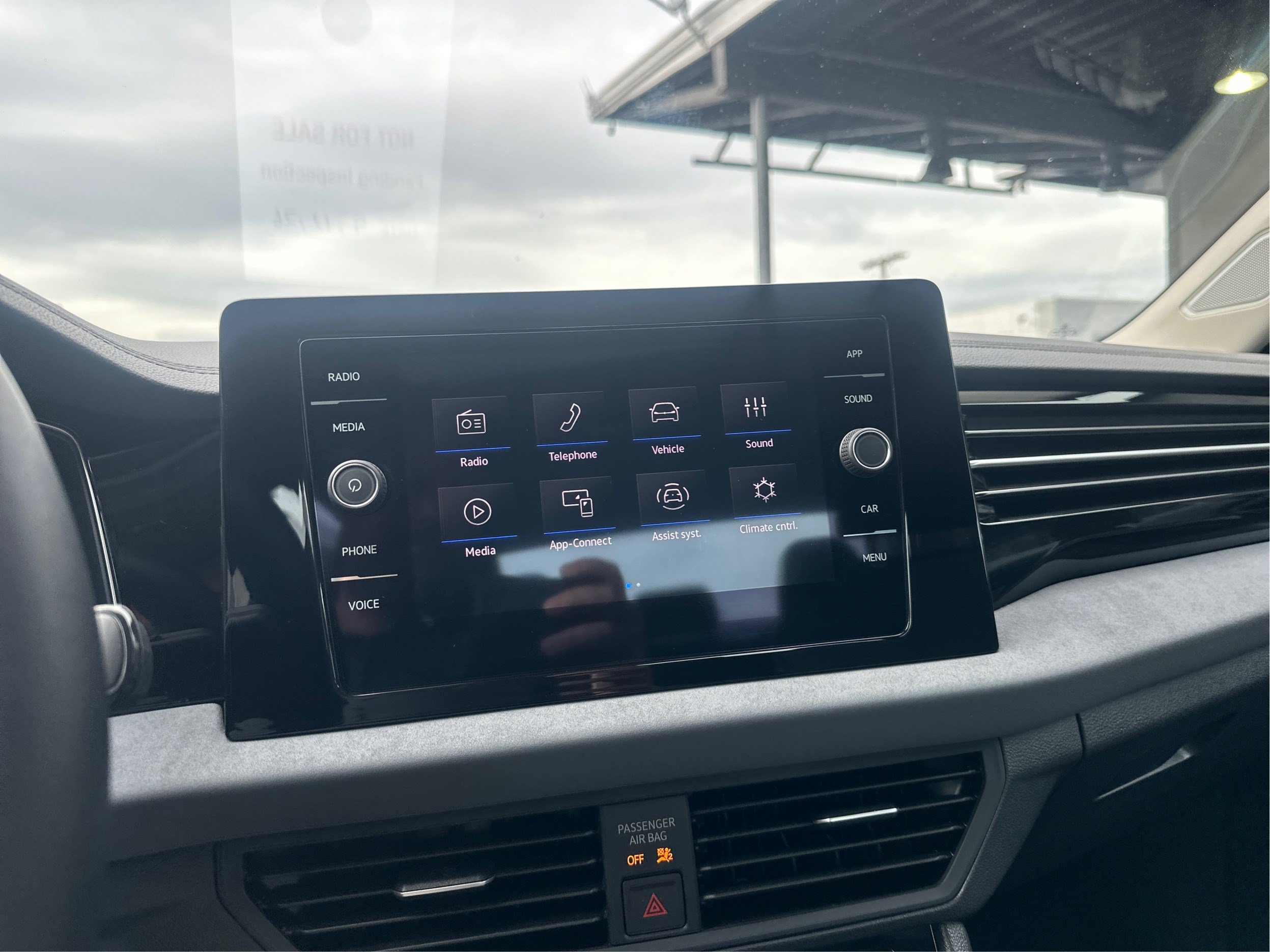 Used 2025 Volkswagen Jetta SE FWD image 14