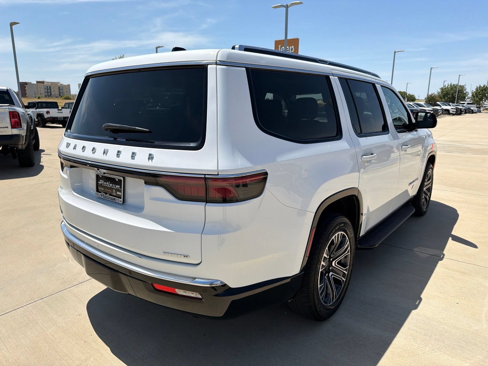Used 2024 Jeep Wagoneer Series II w/ Flexible Seating Group RWD image 5