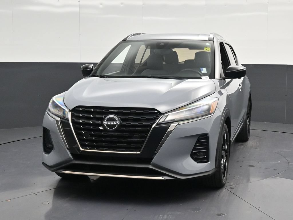 Used 2022 Nissan Kicks SR w/ Premium Package FWD image 6