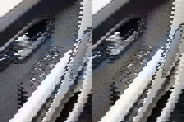 Used 2013 Land Rover Range Rover Evoque Pure Plus image 9